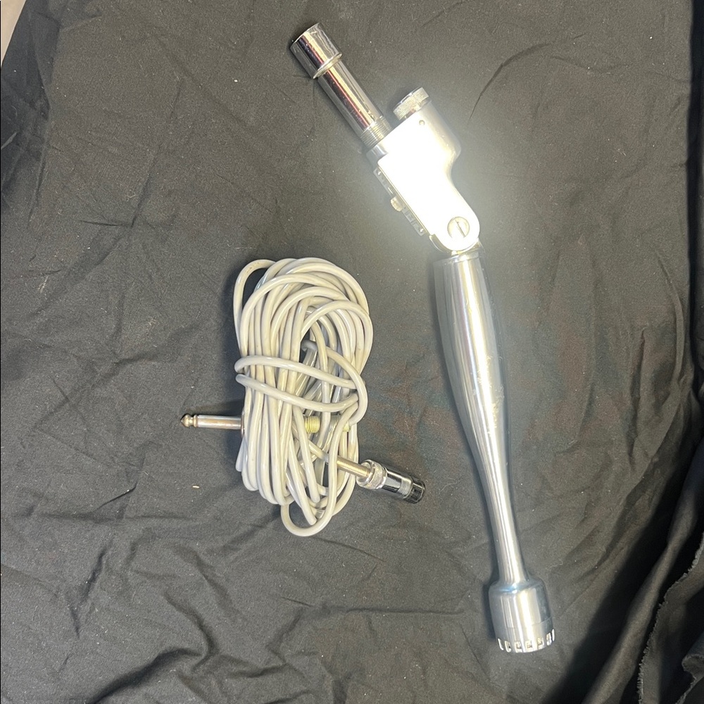 Calrad DM-12 Dynamic Microphone - Picture 2 of 5